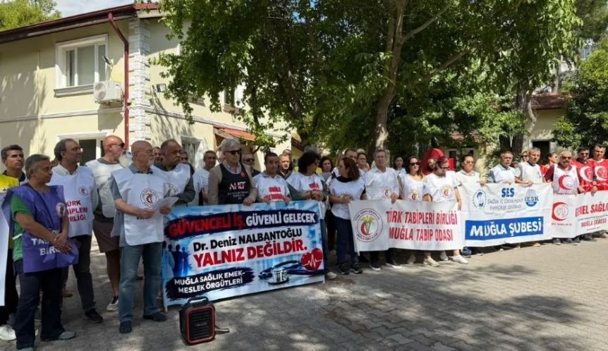 Muğla Sağlık Emek-Meslek Örgütlerinden Tedavi Süreci Gerekçesiyle Sözleşmesi Feshedilen Dr. Deniz Nalbantoğlu’na Destek: “Güvenceli İş, Güvenli Gelecek Haktır!”