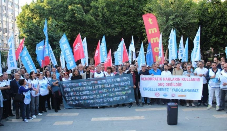 10 Ekim 2015 Emek, Barış, Demokrasi Mitingine Çağrı İçin Adana’da Anayasal Haklarını Kullanmak İsteyen Emekçilere Verilen Hapis Cezaları Protesto Edildi